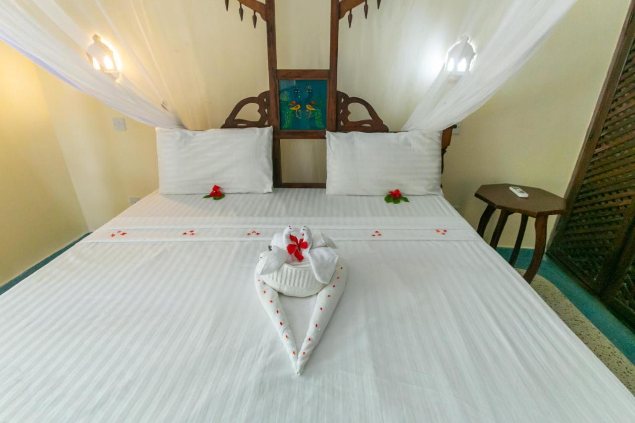 Sun Palm Beach Apartments Watamu Bagian luar foto